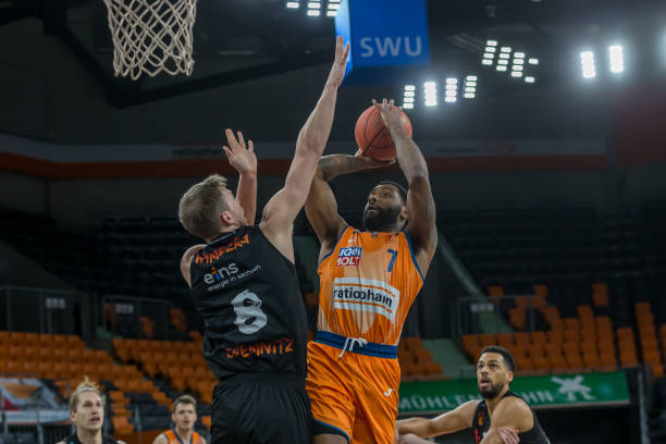 选手发生碰 选手发生碰